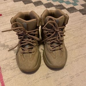 YEEZY Beige Desert Boot Sneakers